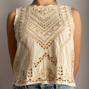 Cropped shirt with cut out pattern